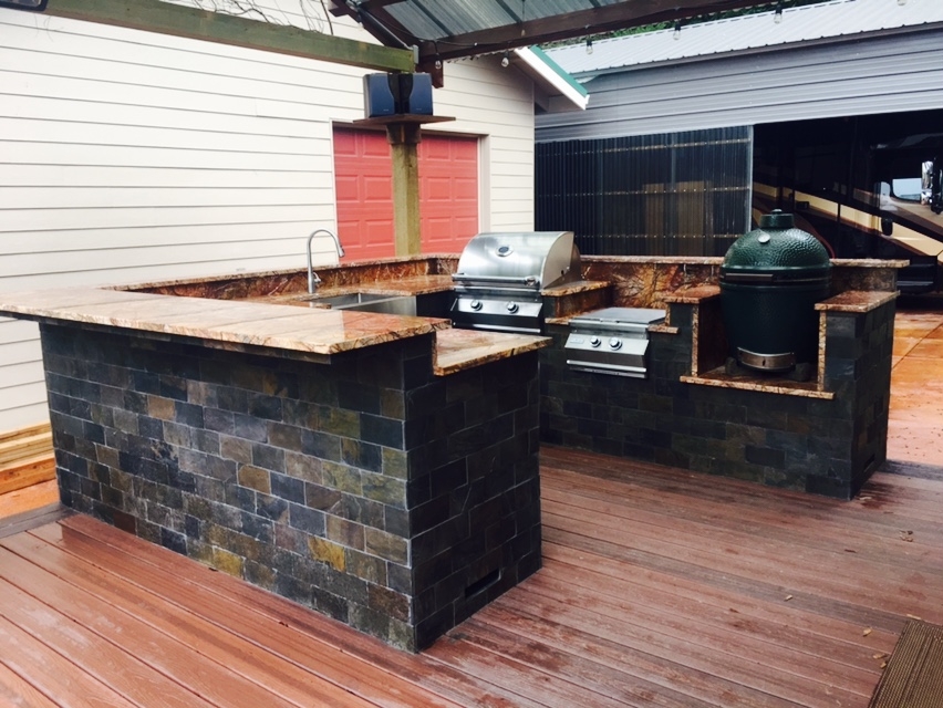 Image Outdoor Kitchen in Rainforest Brown Marble!